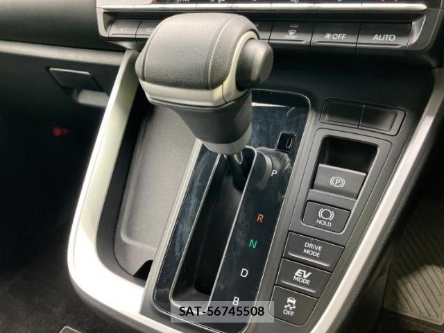 Toyota VOXY 2023-01 8217211-17