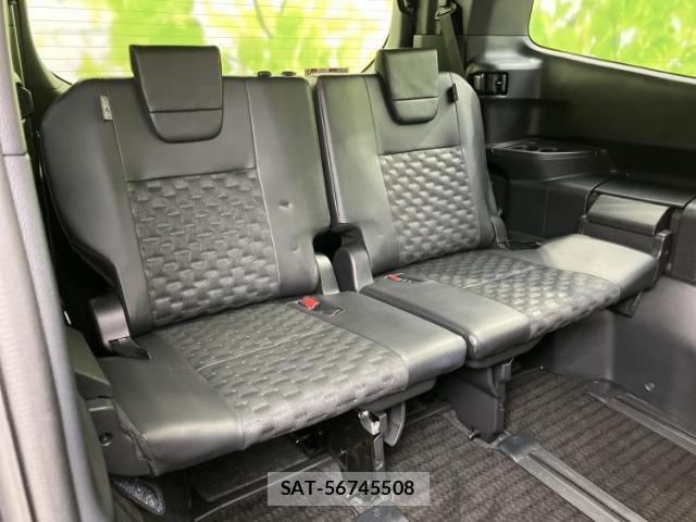 Toyota VOXY 2023-01 8217211-5