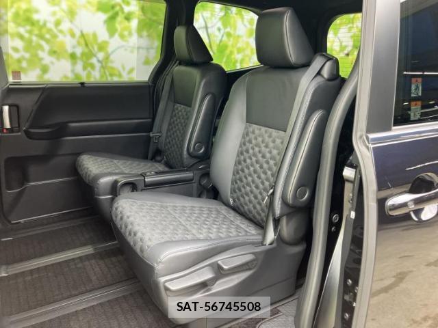 Toyota VOXY 2023-01 8217211-7