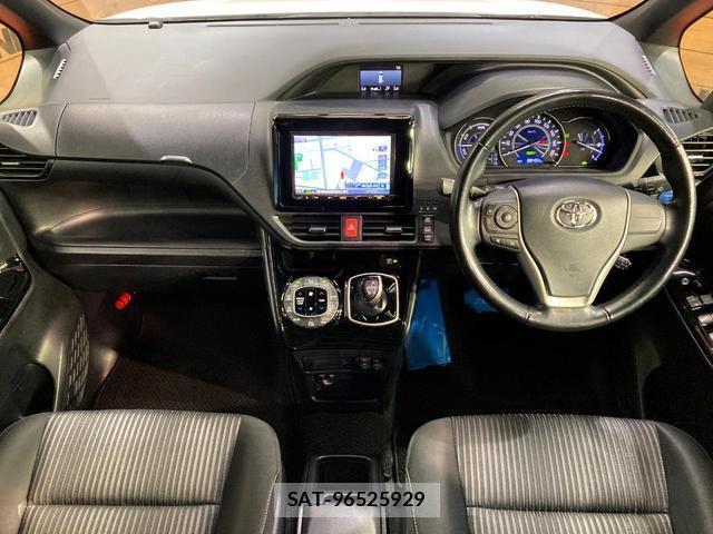 Toyota VOXY 2017-09 8217302-1