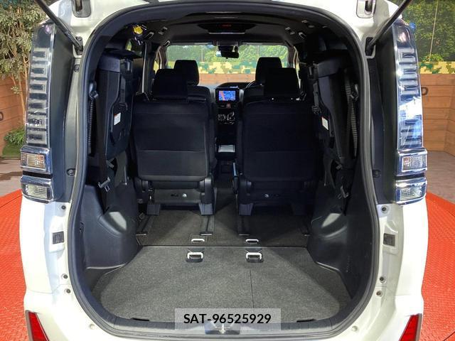 Toyota VOXY 2017-09 8217302-10