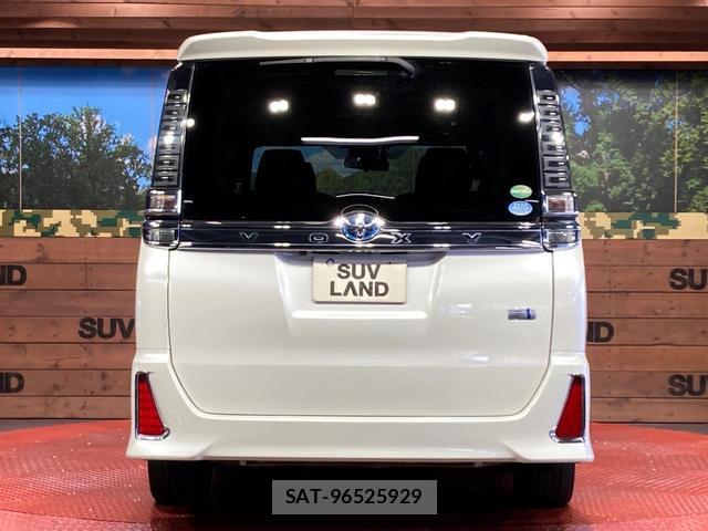Toyota VOXY 2017-09 8217302-14