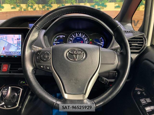 Toyota VOXY 2017-09 8217302-6