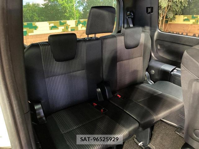 Toyota VOXY 2017-09 8217302-9