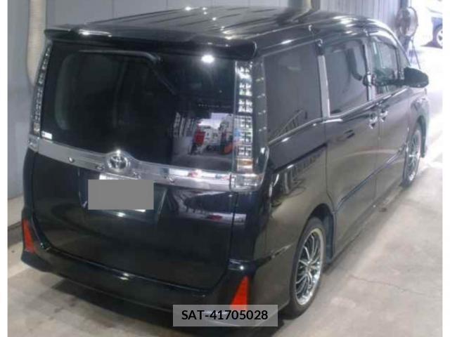 Toyota VOXY 2017 8217362-4