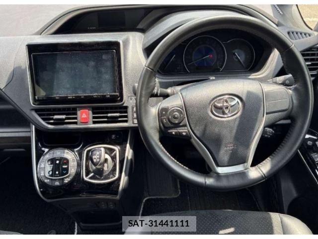 Toyota VOXY 2021-08 8217455-2