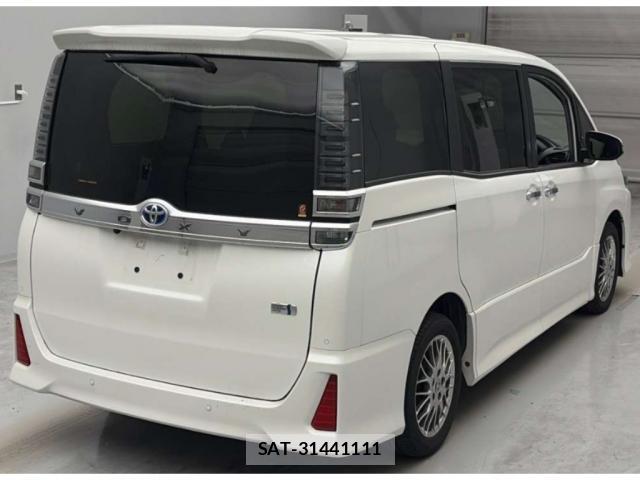 Toyota VOXY 2021-08 8217455-3