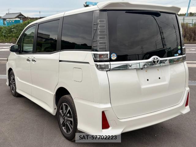 Toyota VOXY 2018-03 8217722-1