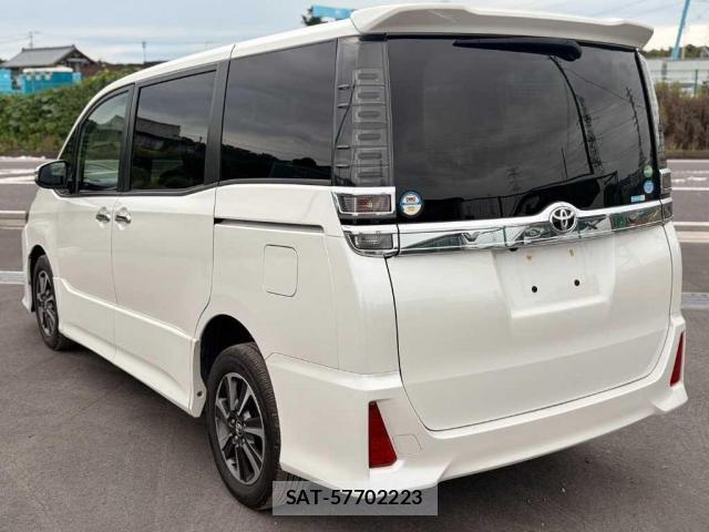 Toyota VOXY 2018-03 8217722-4