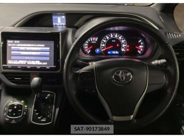 Toyota VOXY 2015-04 8217865-2