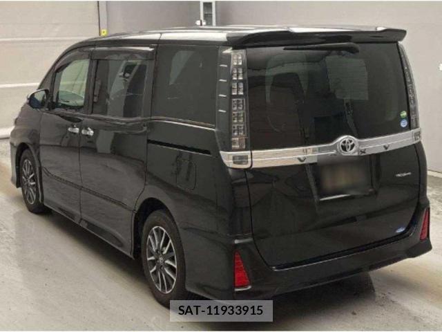 Toyota VOXY 2017-06 8218077-1