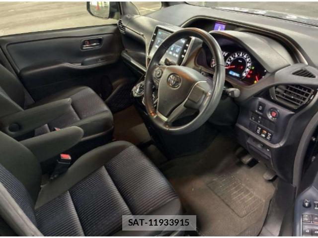 Toyota VOXY 2017-06 8218077-2