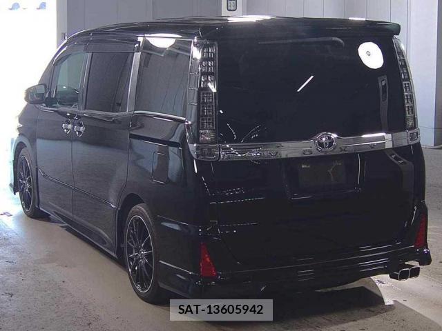 Toyota VOXY 2015-10 8218092-1