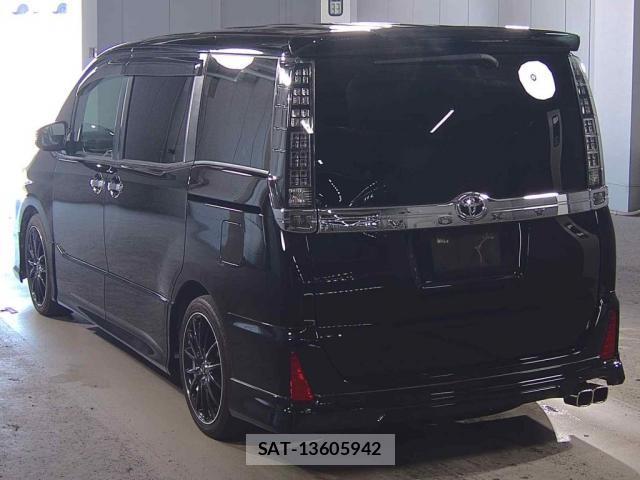 Toyota VOXY 2015-10 8218092-3