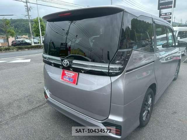 Toyota VOXY 2022-02 8218175-12