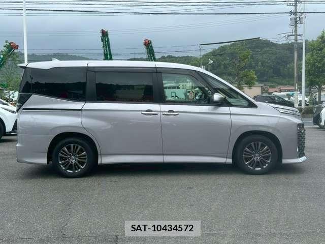Toyota VOXY 2022-02 8218175-16