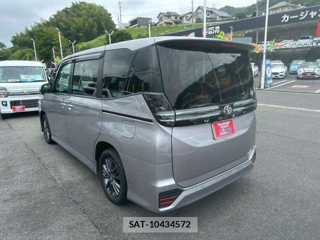 Toyota VOXY 2022-02 8218175-4