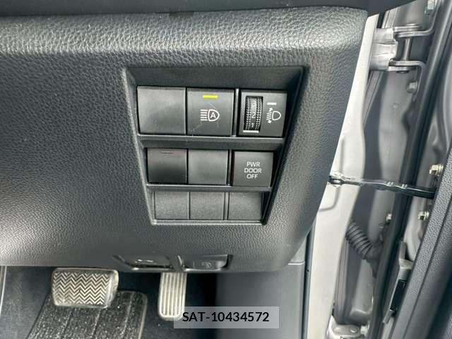 Toyota VOXY 2022-02 8218175-6