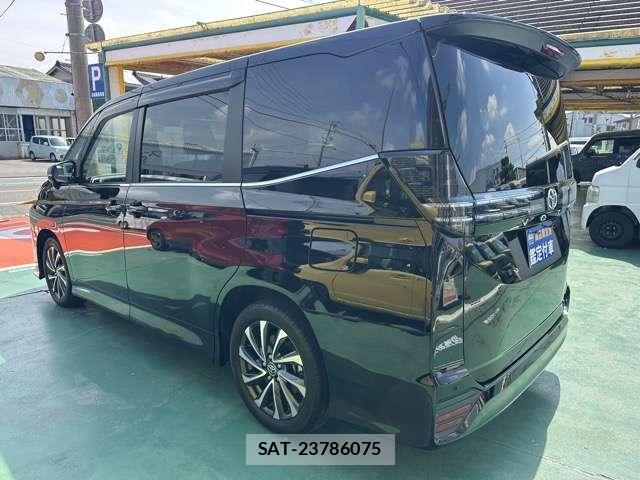 Toyota VOXY 2025-07 8218198-1