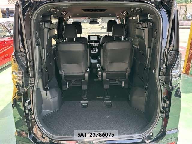 Toyota VOXY 2025-07 8218198-14