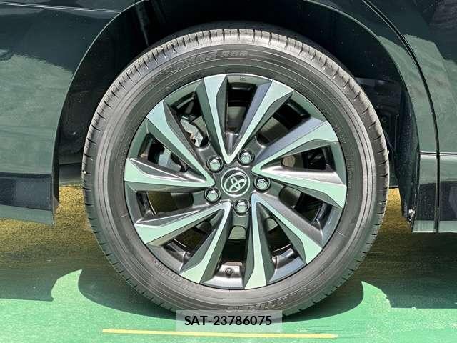 Toyota VOXY 2025-07 8218198-16