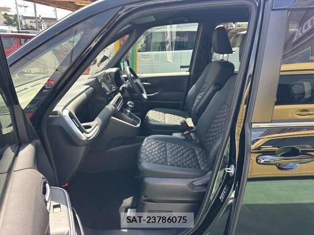 Toyota VOXY 2025-07 8218198-4