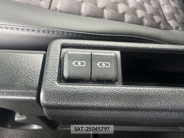 Toyota VOXY 2025-06 8218205-10