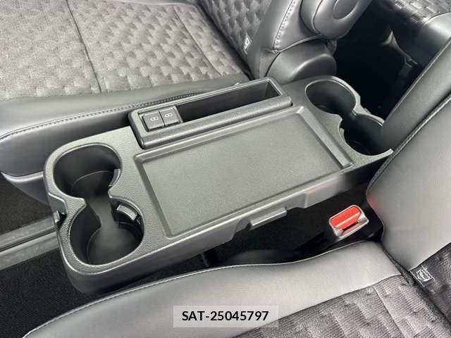 Toyota VOXY 2025-06 8218205-11