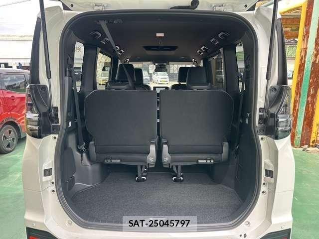 Toyota VOXY 2025-06 8218205-13