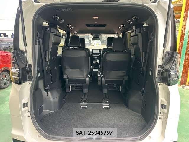 Toyota VOXY 2025-06 8218205-14