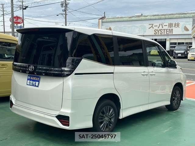 Toyota VOXY 2025-06 8218205-15