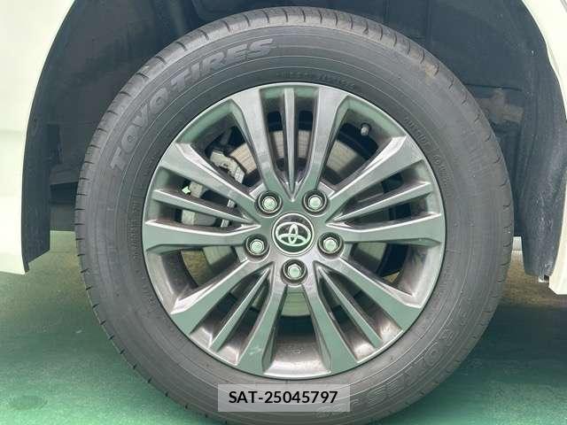 Toyota VOXY 2025-06 8218205-16