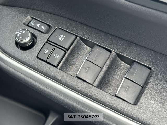 Toyota VOXY 2025-06 8218205-17