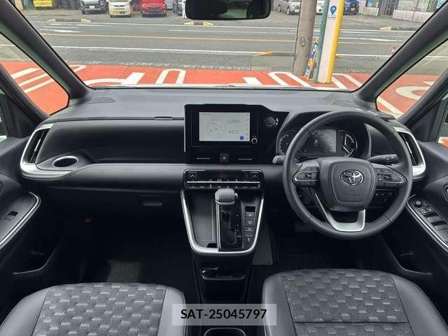 Toyota VOXY 2025-06 8218205-2