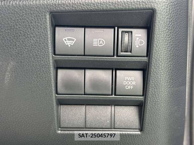 Toyota VOXY 2025-06 8218205-3