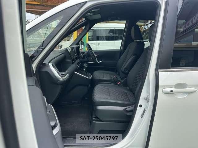Toyota VOXY 2025-06 8218205-4