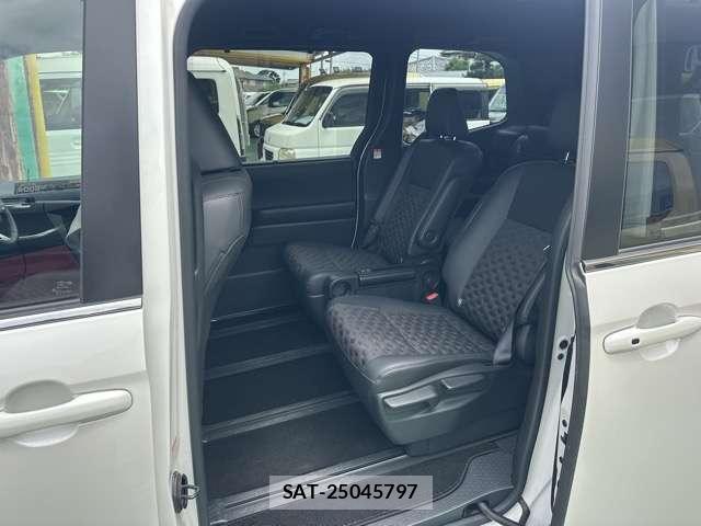 Toyota VOXY 2025-06 8218205-5
