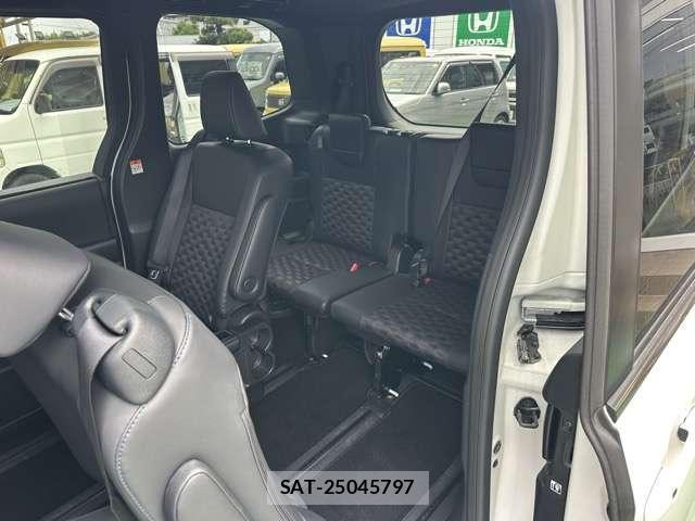Toyota VOXY 2025-06 8218205-6