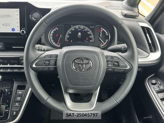 Toyota VOXY 2025-06 8218205-8