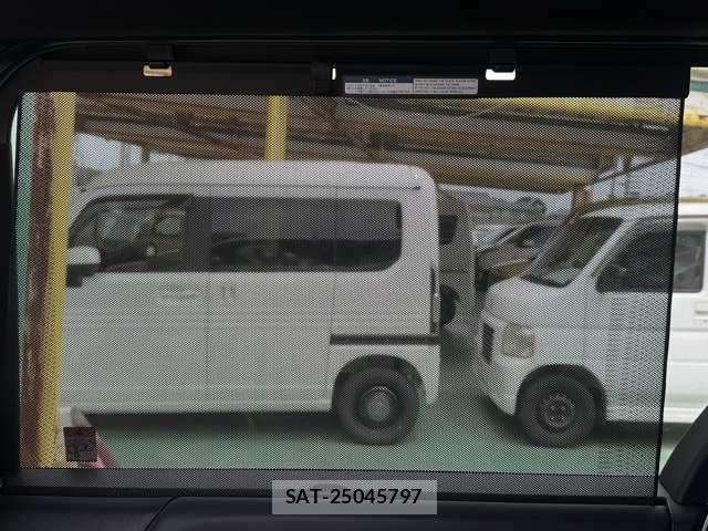 Toyota VOXY 2025-06 8218205-9