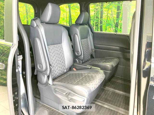 Toyota VOXY 2024-03 8218325-9