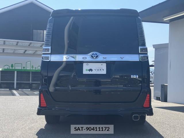 Toyota VOXY 2021-12 8218327-1