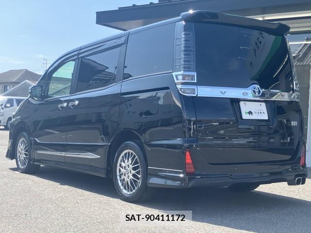 Toyota VOXY 2021-12 8218327-12