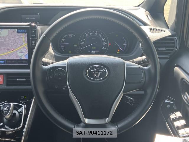 Toyota VOXY 2021-12 8218327-15