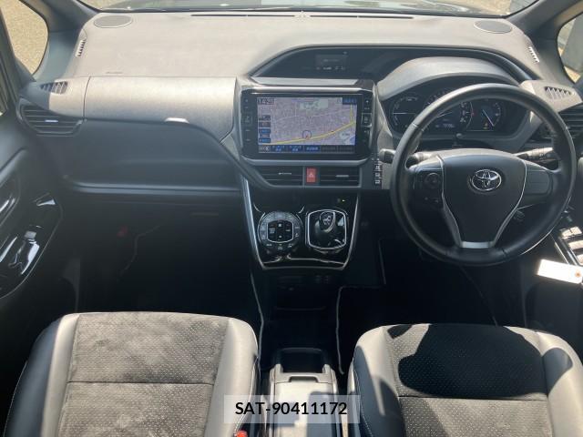 Toyota VOXY 2021-12 8218327-2