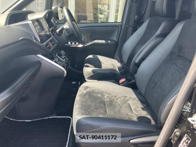 Toyota VOXY 2021-12 8218327-4