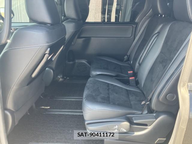Toyota VOXY 2021-12 8218327-5