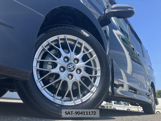 Toyota VOXY 2021-12 8218327-7