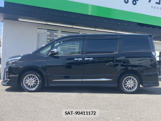 Toyota VOXY 2021-12 8218327-9