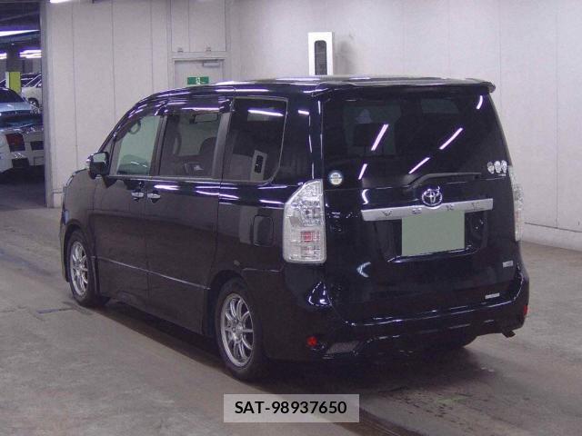 Toyota VOXY 2011-02 8218361-1